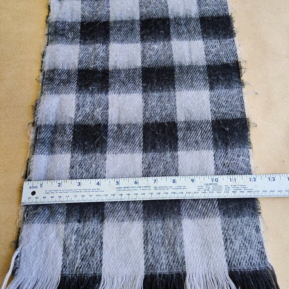 Blackknit winter gloves & grey & black muffler - Picture 6 of 6